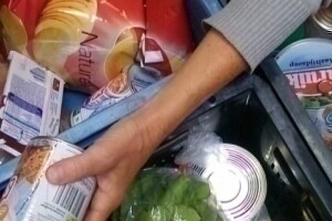 Inzameling papier, boeken, puzzels & voedsel