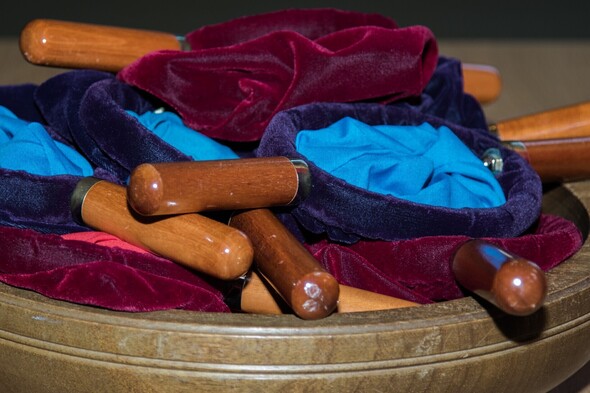 Aandacht voor de kleur van de collectezakken