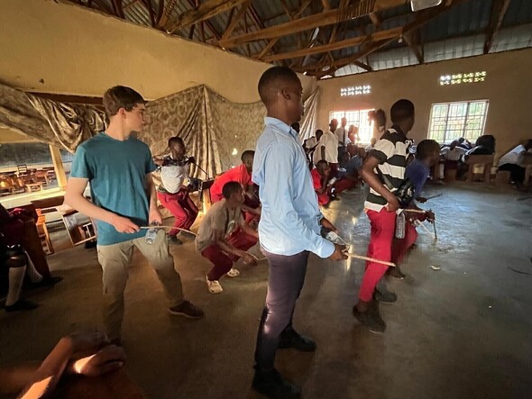 Onze jongeren in Oeganda