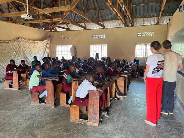 Onze jongeren in Oeganda