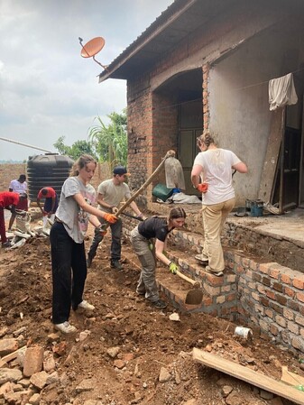 Onze jongeren in Oeganda