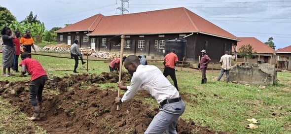 Jongeren halen extra geld op voor waterproject in Oeganda