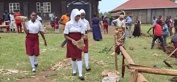 Jongeren halen extra geld op voor waterproject in Oeganda