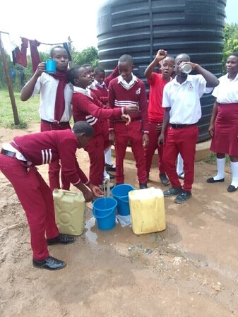 Jongeren halen extra geld op voor waterproject in Oeganda